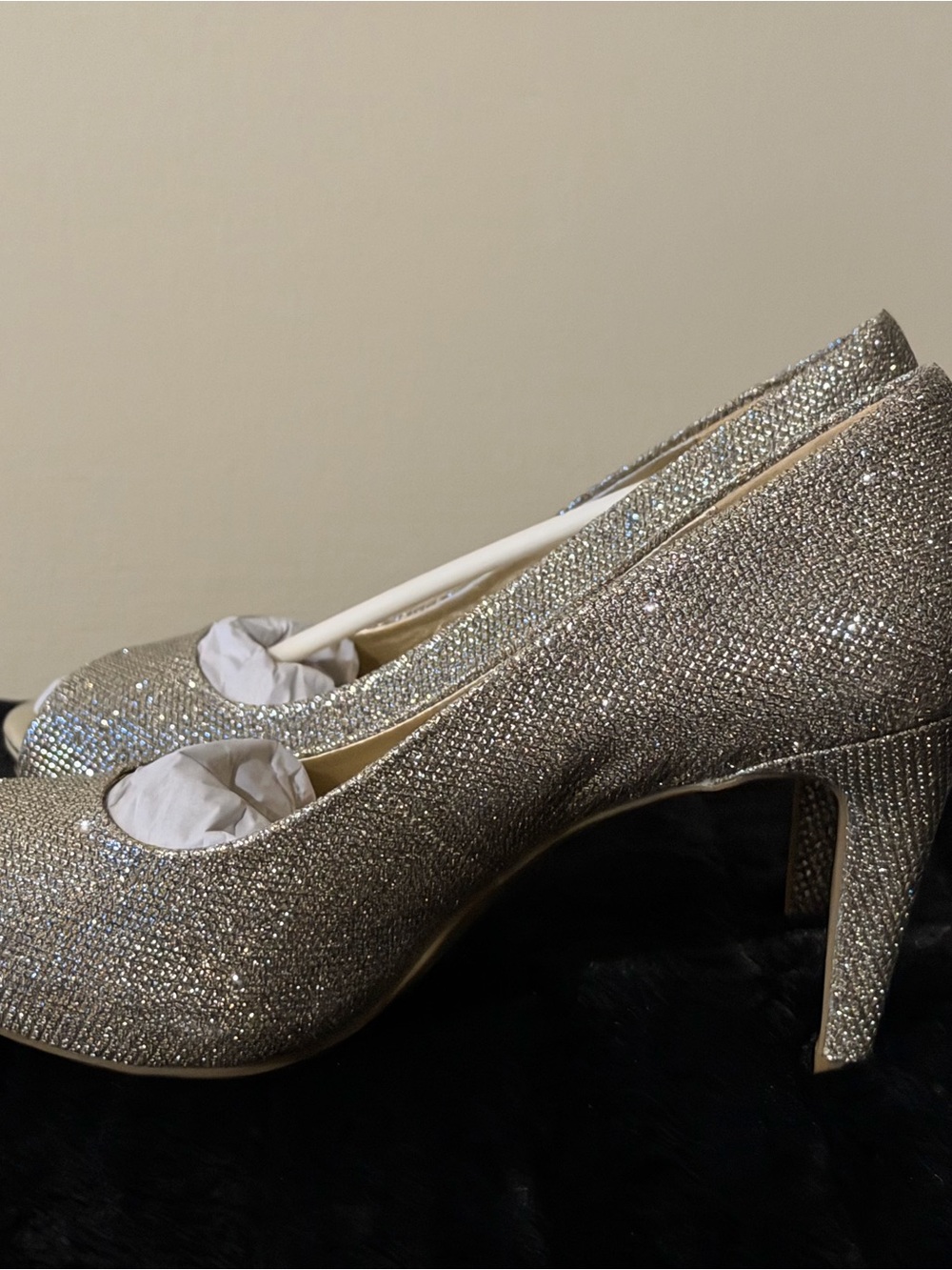 Bandolino Sparkling Silver Glitter Pumps